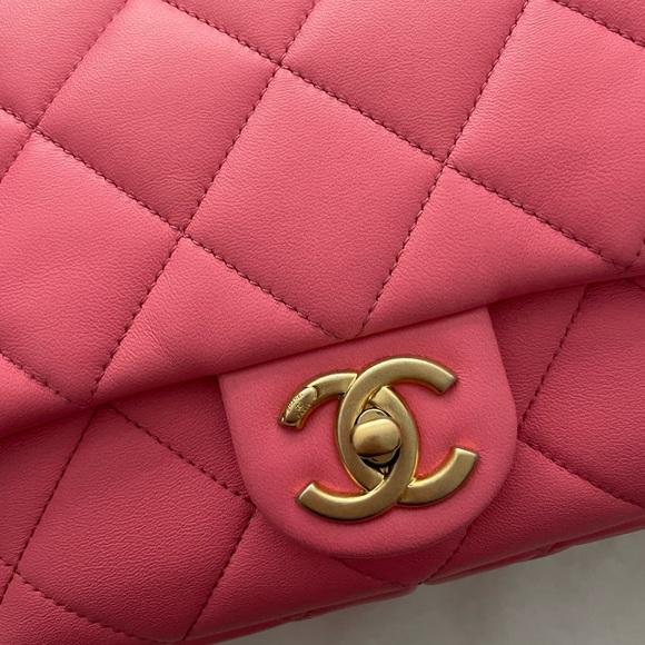 CHANEL 🩷 22S Large Quilted Pink Lambskin Leather Funky Town Flap Bag - Picture 13 of 16